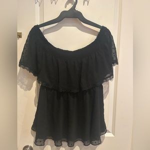 🍭 - 3/$30 - Beautiful Plus Size Flowy Off The Shoulder Black Blouse
